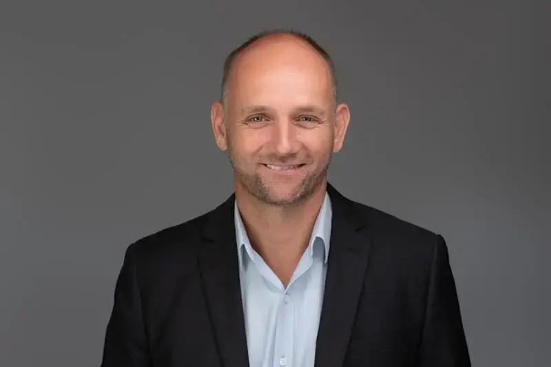 Corporate headshot Sydney, man in dark blazer